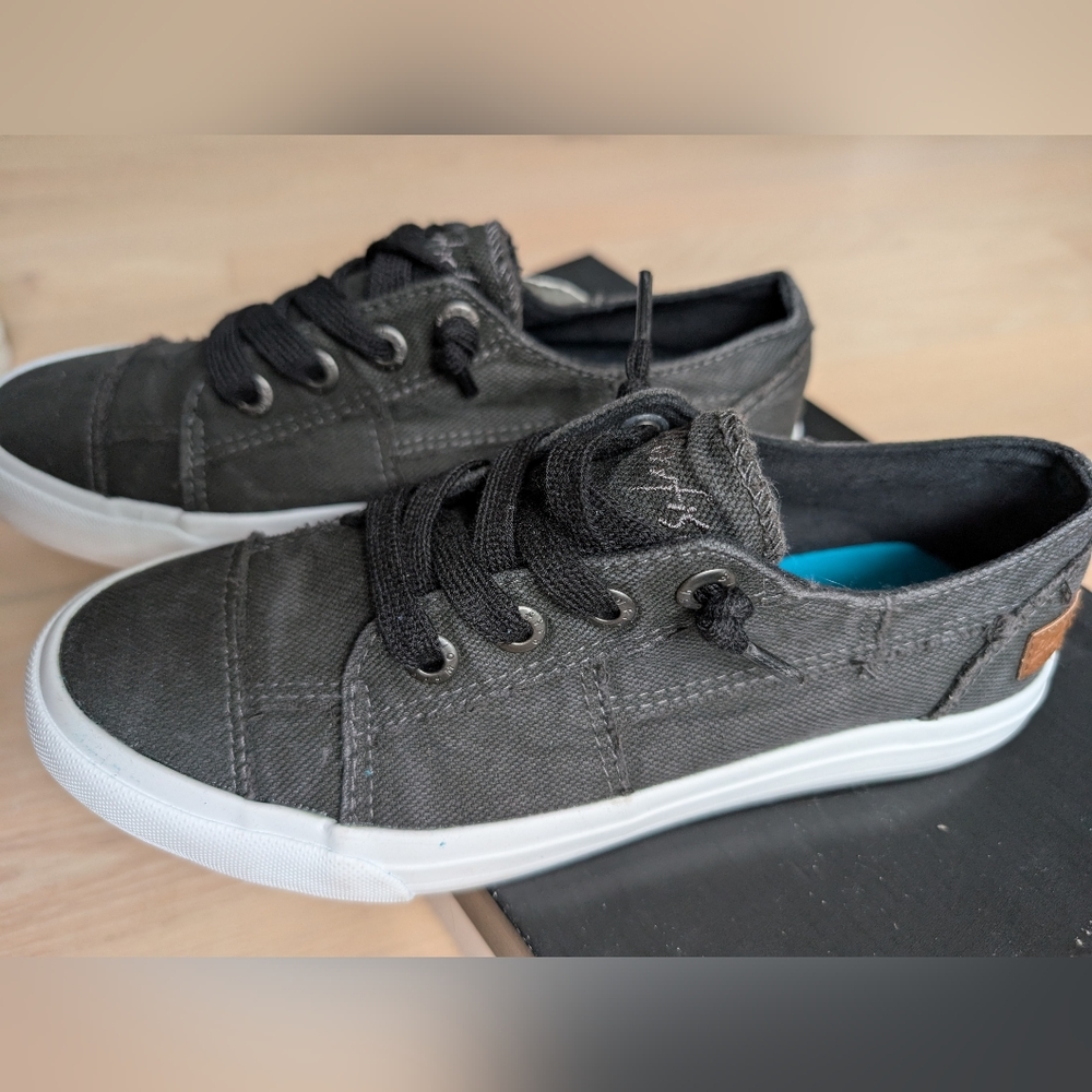 Blowfish Malibu NWT Play Women's Black Charcoal Slip On Sneakers Size 7